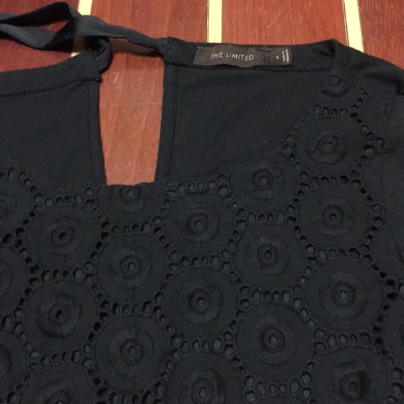 Cute black shirt - Picture 2 of 3